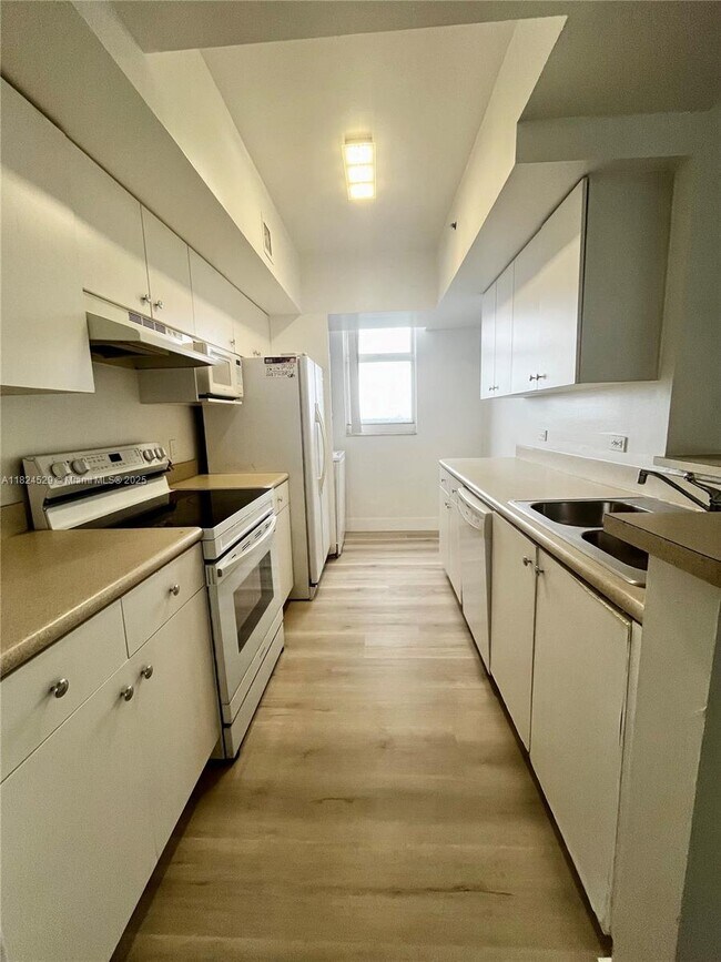 Foto del edificio - 5077 NW 7th St