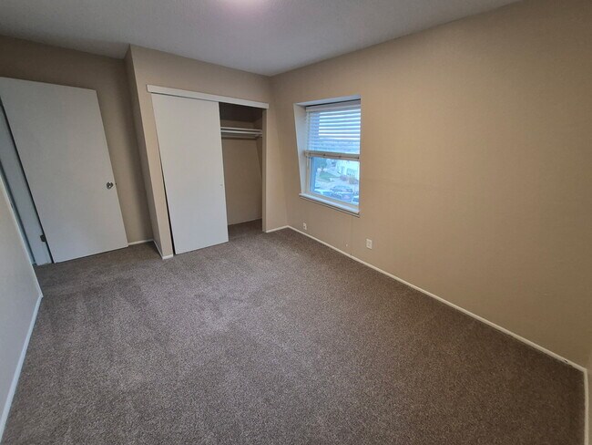 Foto del edificio - 3005 E Fountain Blvd