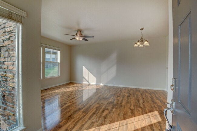 Building Photo - 17026 River Birch Point