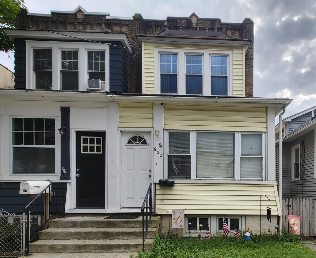 Primary Photo - 602 Powell St