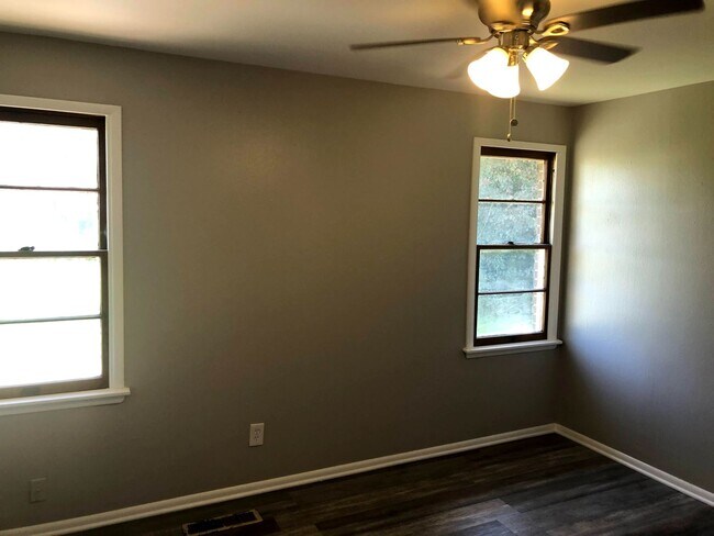 Foto del edificio - Ready for Move In!