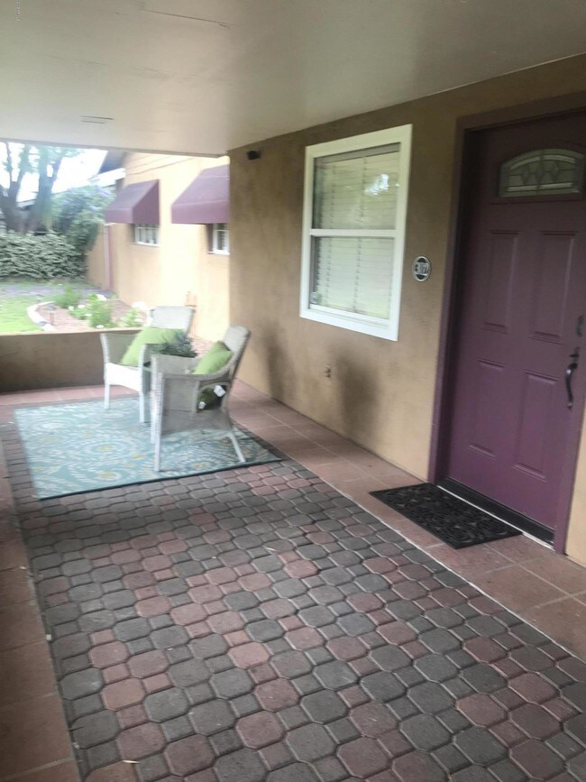 Building Photo - 302 W Royal Palm Rd