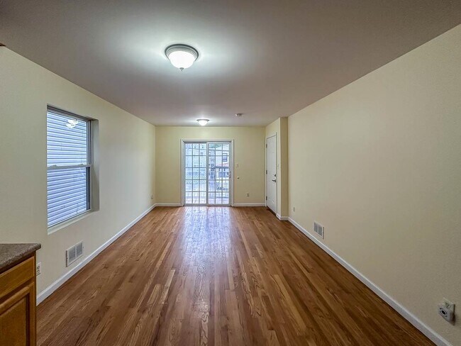 Foto del edificio - 58 Wales Ave