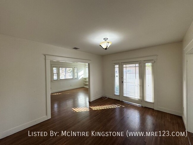 Building Photo - Beautiful 2BD / 1BA in Monrovia with Parking!