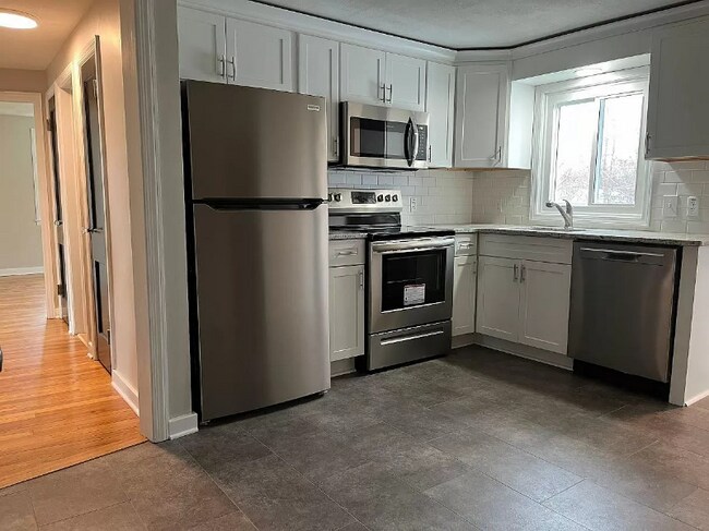 Building Photo - 113 Traister Dr