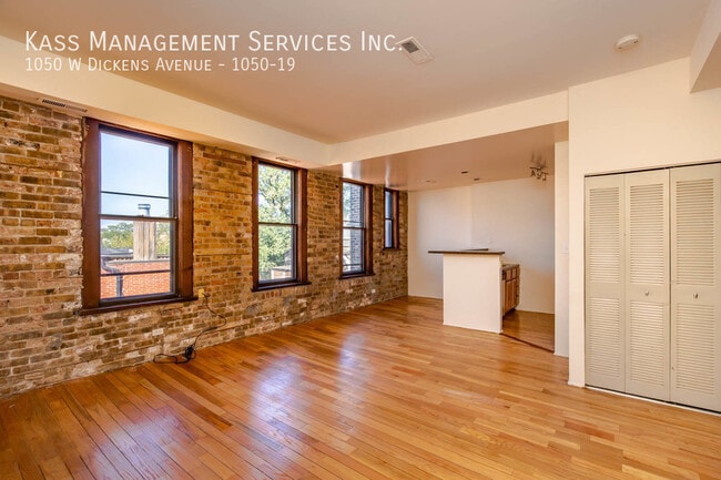 Photo - 1050 W Dickens Ave Apartment
