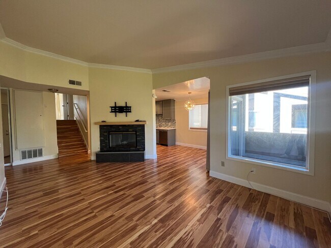 Foto del edificio - Modern & Renovated 2 Bed | 2 Bath Condo