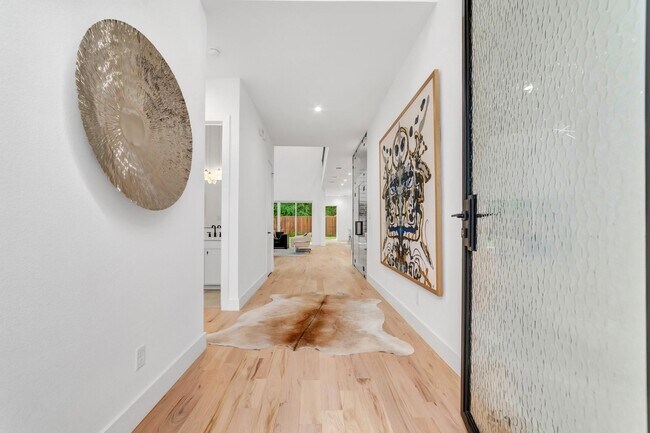 Building Photo - 3731 Cortez Dr