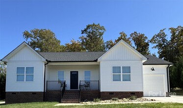 Building Photo - 1371 Legion Club Rd