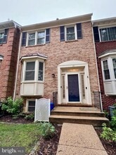 Building Photo - 13 Carriage House Cir