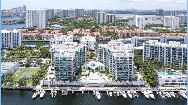 Foto del edificio - 3131 NE 188th St