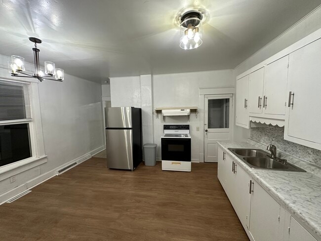 Building Photo - 11 Walker St