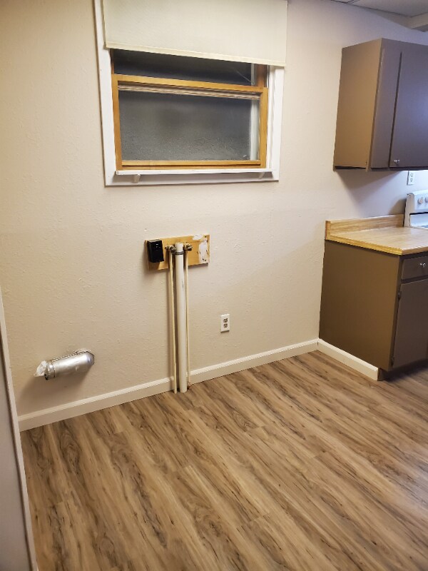 Building Photo - 207 3rd Ave W