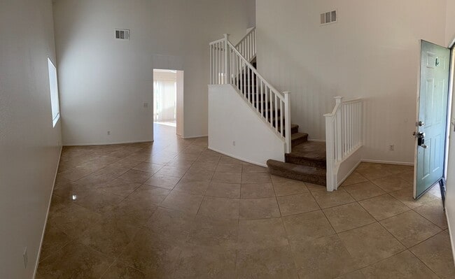 Building Photo - Spacious 4 bedroom / 3 Bathroom Jurupa Val...