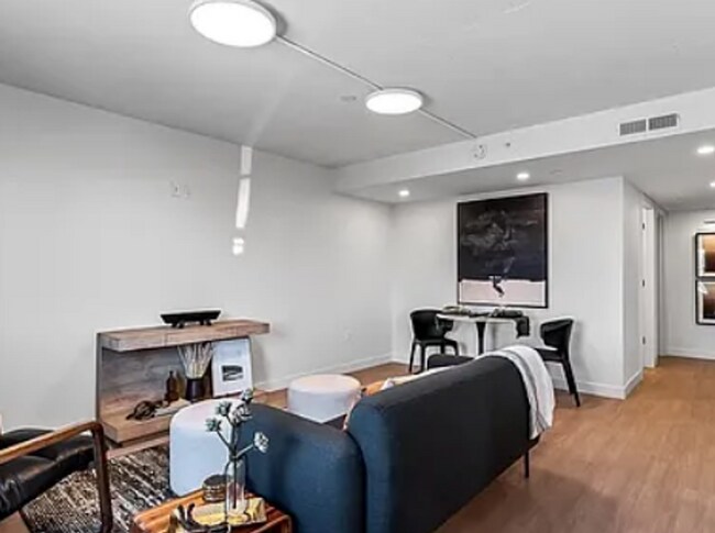 Foto del edificio - Brand New! 2BR/2BA Luxury Lofts Steps from K-State & Aggieville