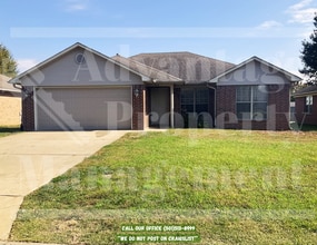 Building Photo - 910 Brownstone Dr