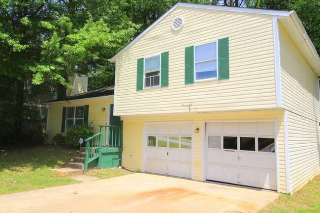 Building Photo - 3 bdrm, 2.5 bath in Stone Mountain