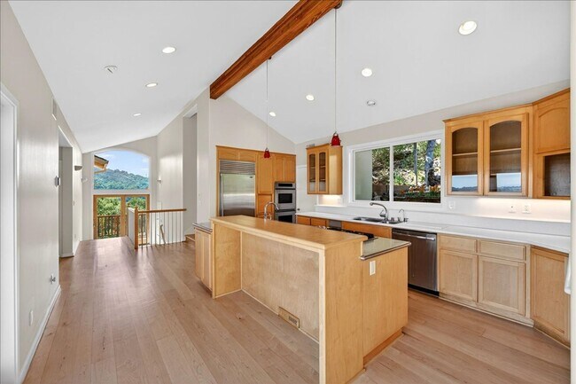 Foto del edificio - Gorgeous Executive Home Over Downtown Los Gatos