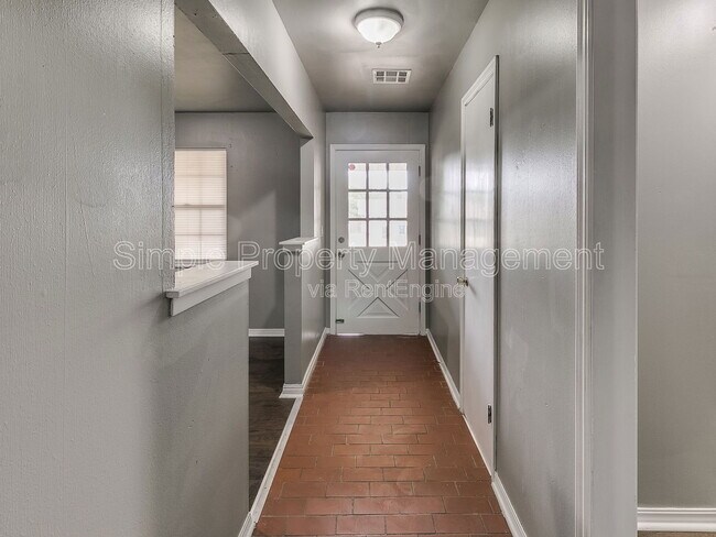 Foto del edificio - 136 Burton Pl