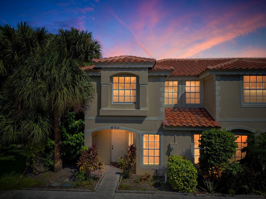 Foto principal - 970 Summit Lake Dr