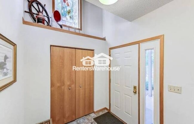 Building Photo - Now Available is this charming 2-bedroom, 2-bathroom townhome in Minneapolis!