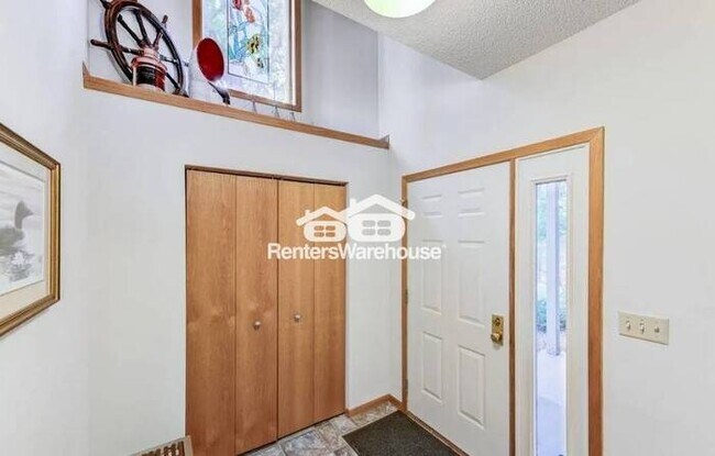 Foto del edificio - Now Available is this charming 2-bedroom, 2-bathroom townhome in Minneapolis!
