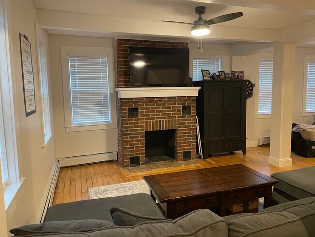 Livingroom - 65 Middle St