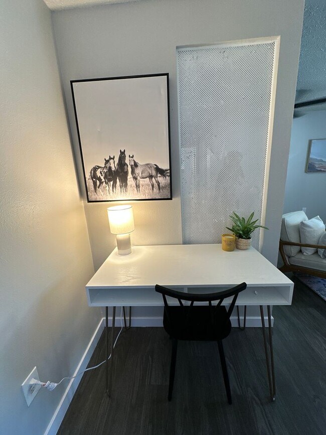 Building Photo - Newly remodeled one bedroom one bath Denve...
