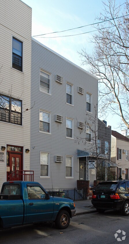 Building Photo - 176 Jackson St