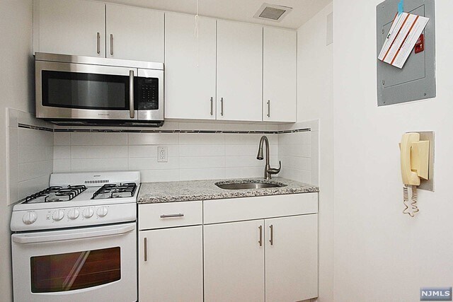 Foto del edificio - 3020 Edwin Ave