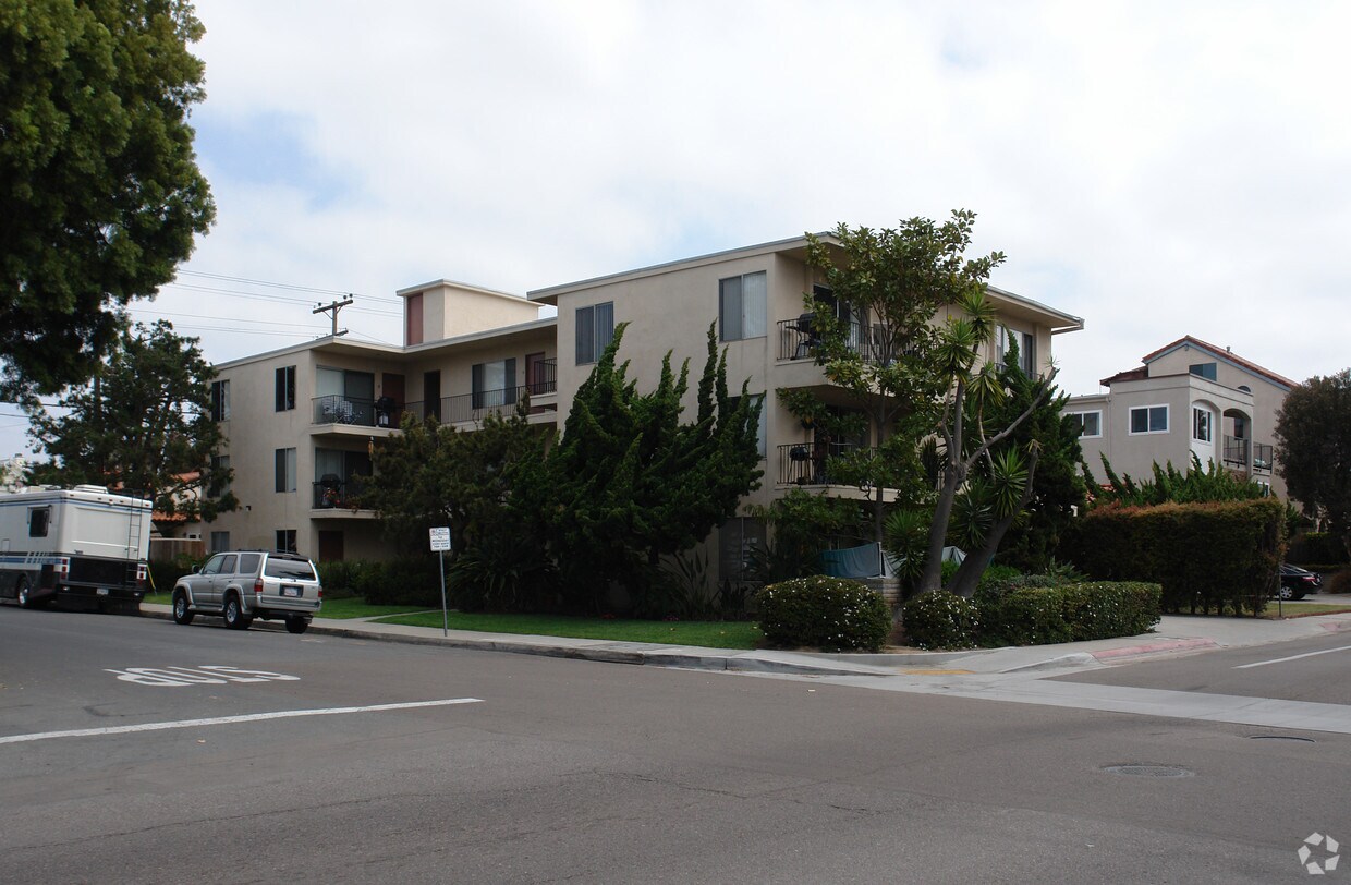 Foto principal - 1102 Pacific Beach Dr