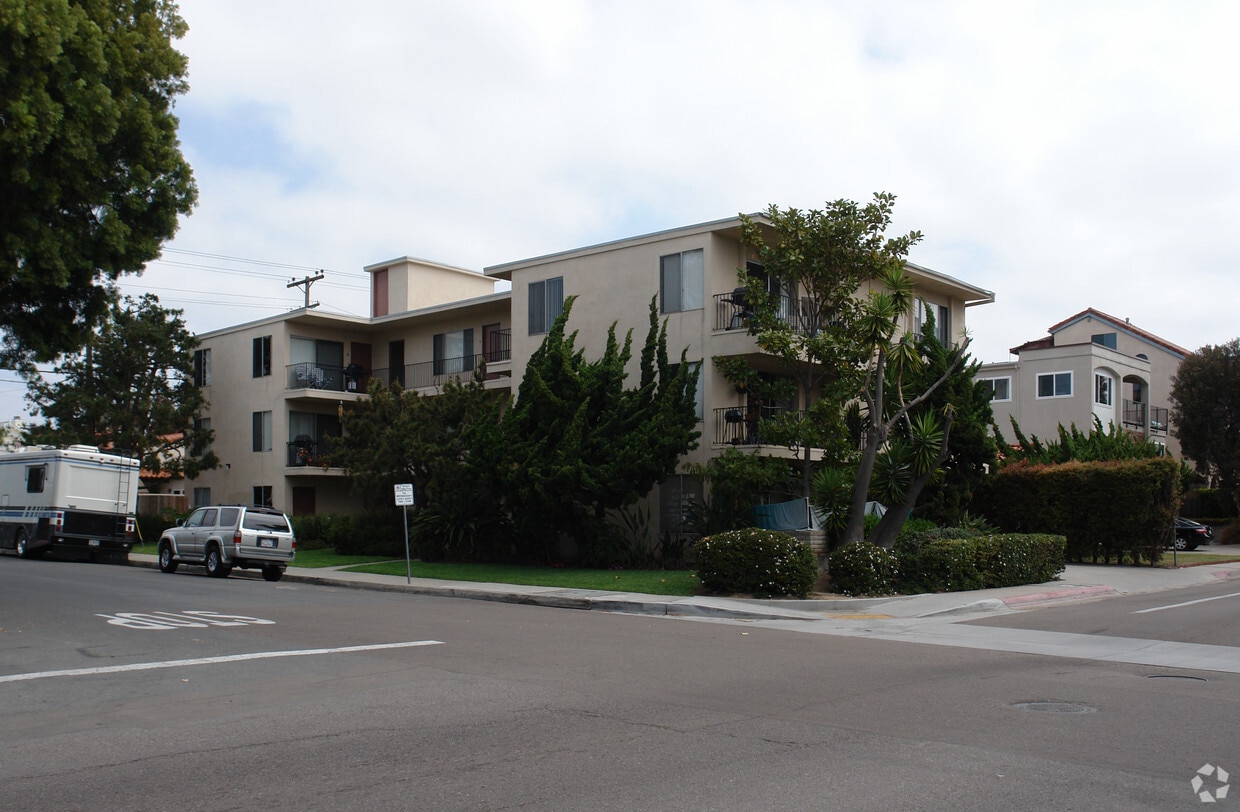 Primary Photo - 1102 Pacific Beach Dr