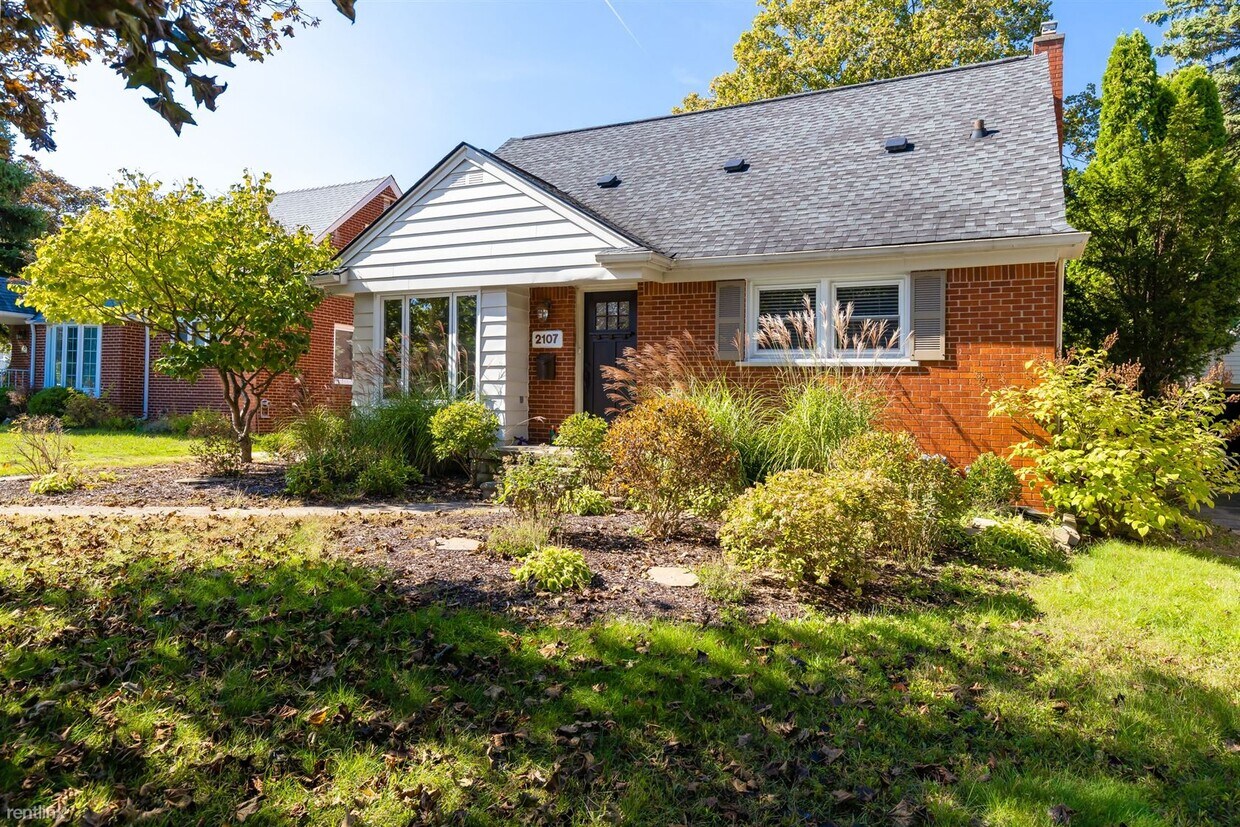 Foto principal - 3 br, 2 bath House - 2107 Rochester Rd
