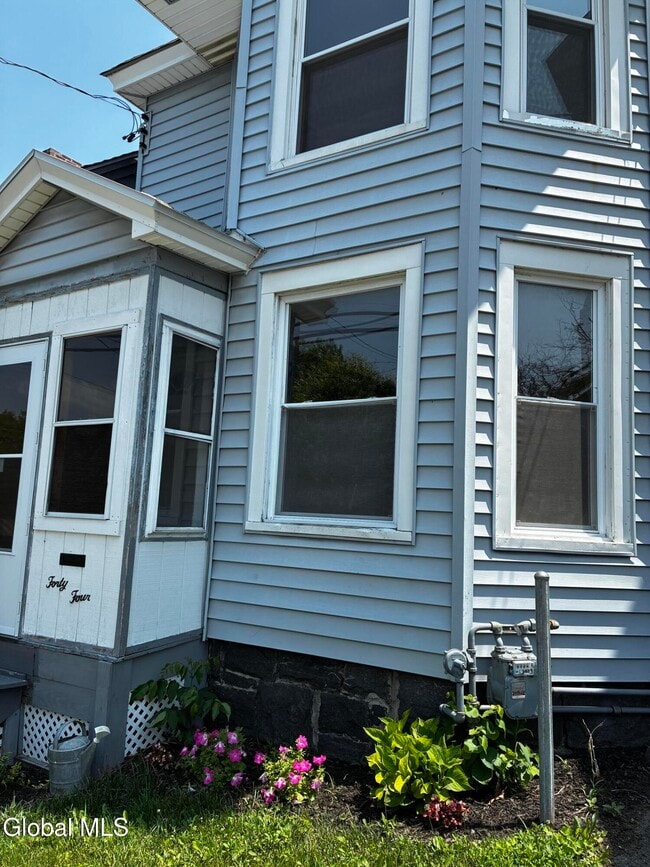 Building Photo - 44 S Perry St