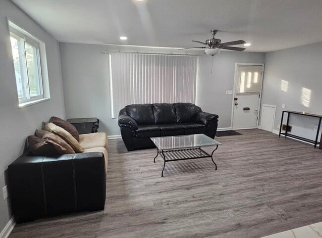 Foto del edificio - 2312 Wintergreen Ave