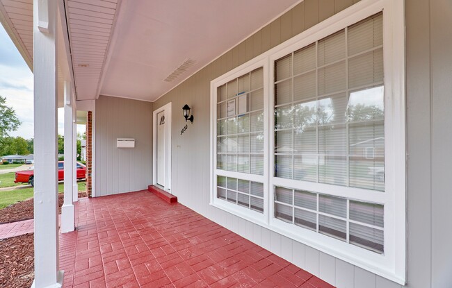 Building Photo - 3830 Thistledown Dr