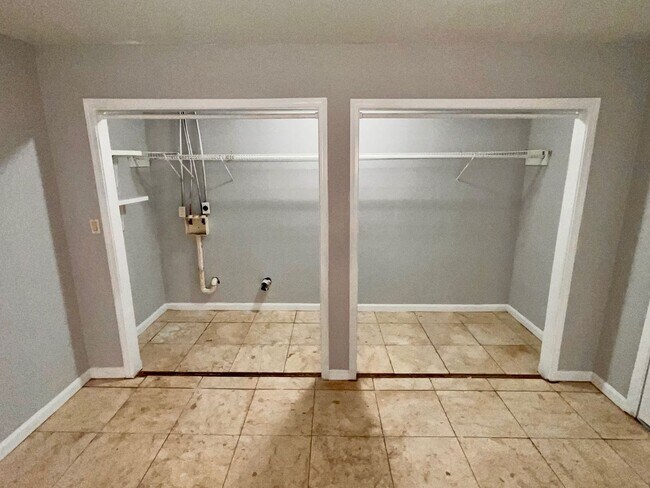 Building Photo - Gulfport 5 Bedroom