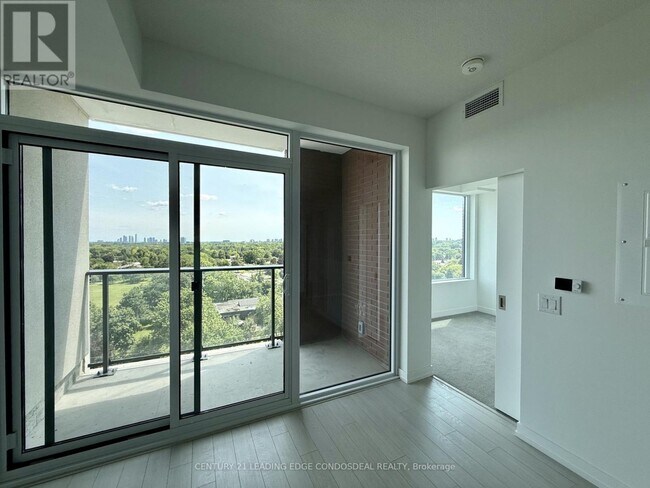 Photo du bâtiment - 4010 Eglinton Ave W