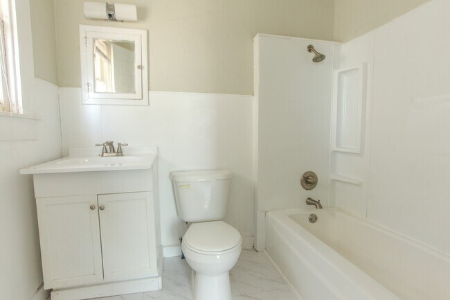 Foto del edificio - 104.5 W 13th St