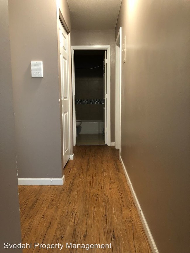 Building Photo - 3021 Longfellow Ave