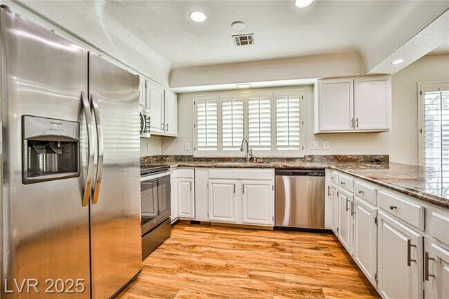 Building Photo - 6315 N Park St