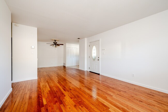 Living room - 112 Storm Dr