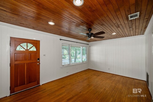 Building Photo - 109 Nichols Ave