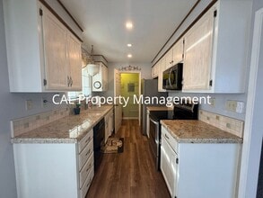 Building Photo - 1062 Padre Dr