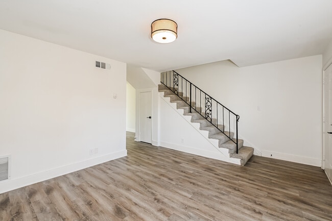 Foto del edificio - White Oak Townhomes