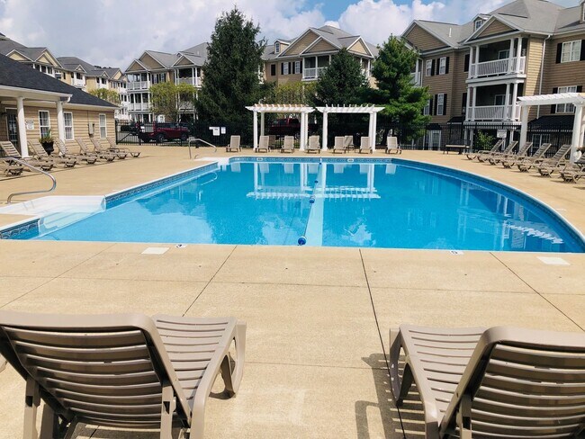 Foto del edificio - 3 Bedroom, Bonus Room and 3.5 Bathroom Townhome available in Suncrest Village- 04/03/2026 until t...