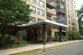 Building Photo - 201 St Pauls Ave
