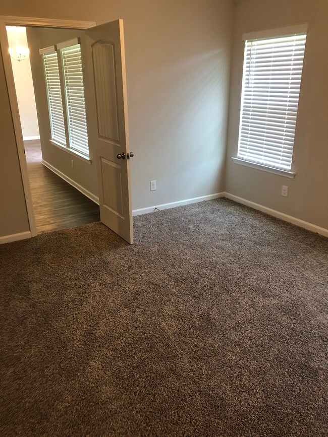 Building Photo - 16861 Highland Heights Dr
