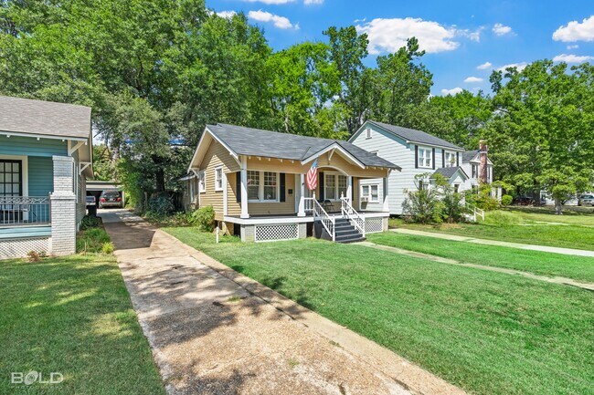 Building Photo - Check Out this 3 bed 2 bath!!
