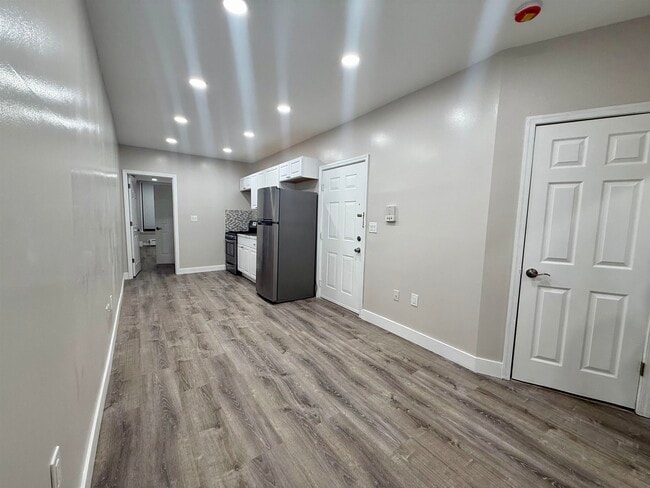 Building Photo - 330 Jackson St